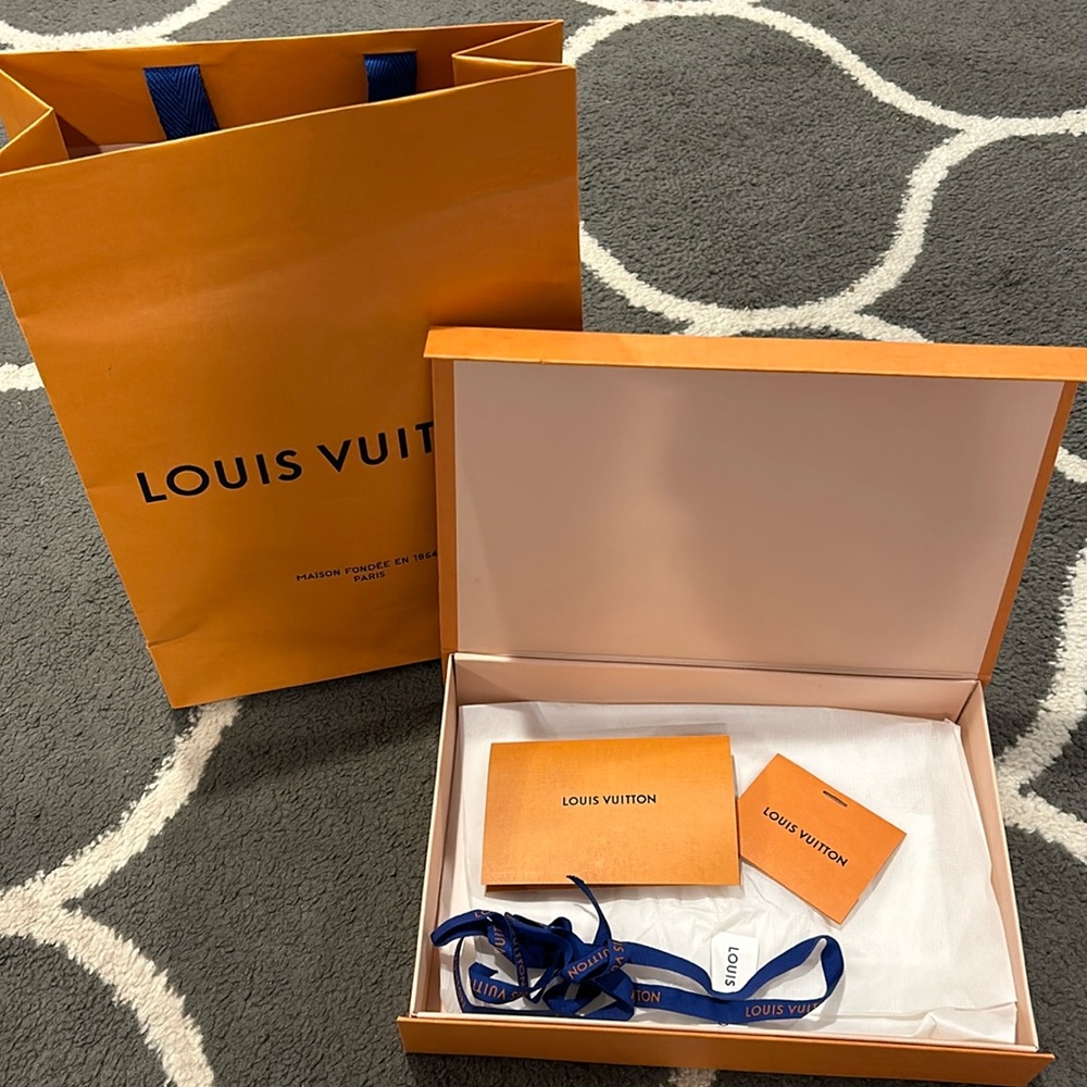 Louis Vuitton magnetic empty gift box and shopping bag New